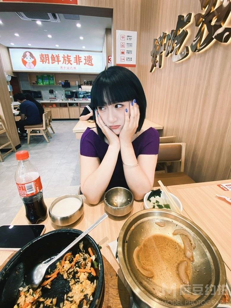 情绪模特