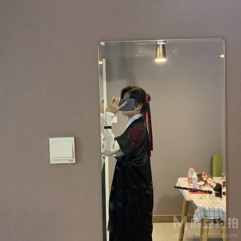 情绪模特