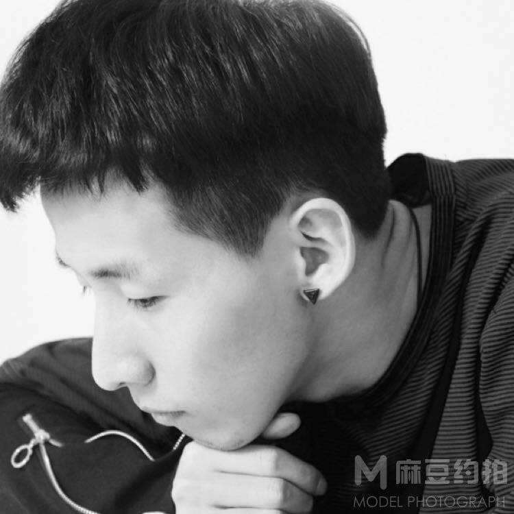 黑白模特