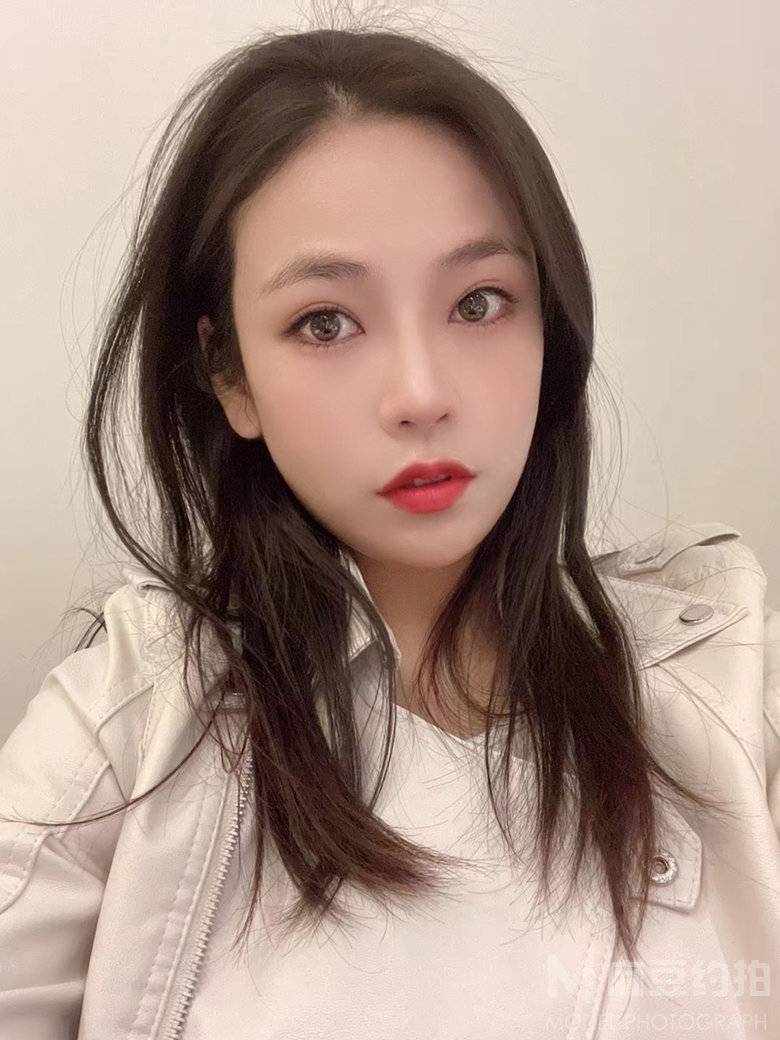 黑白模特