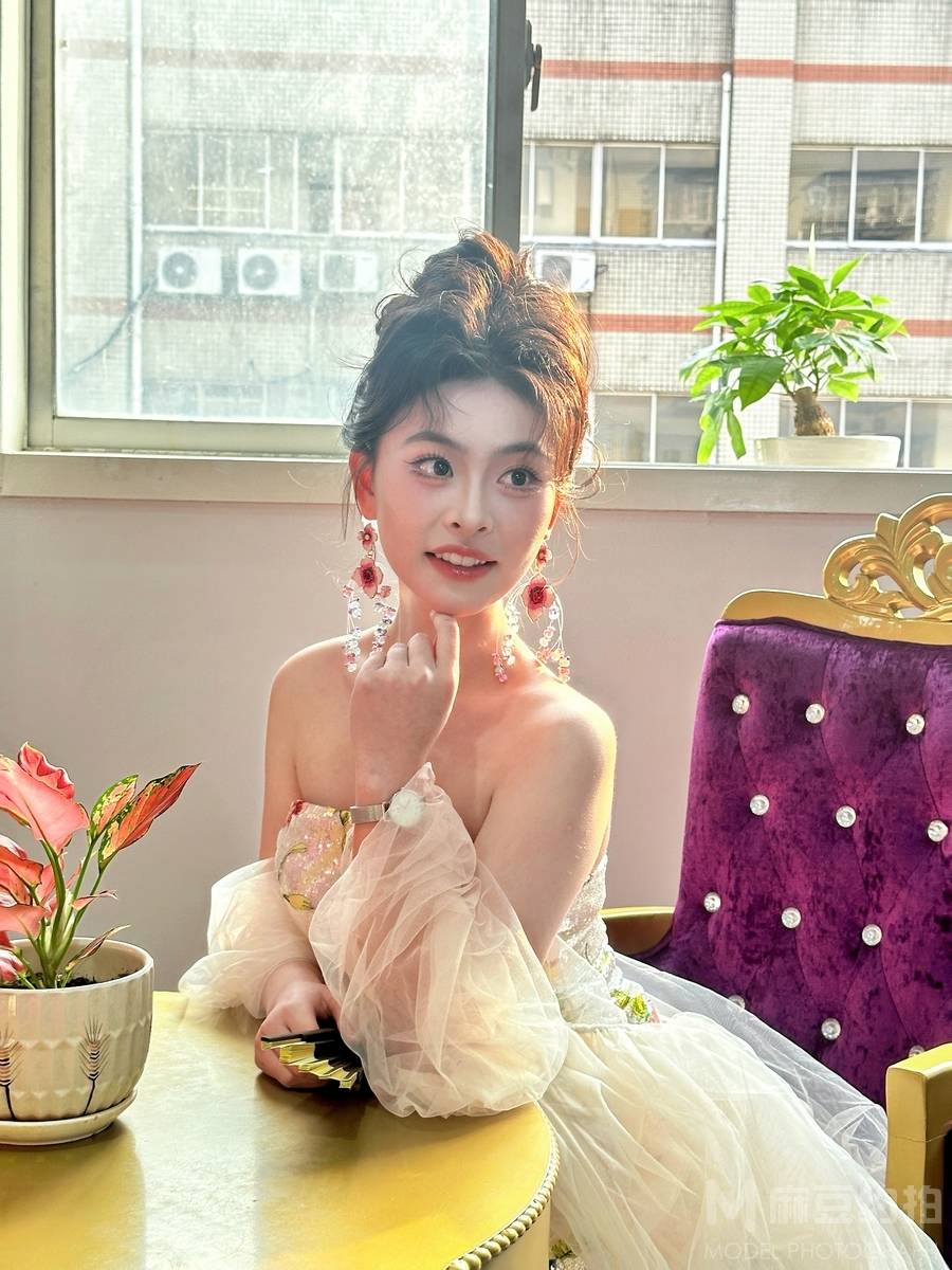 妆容模特