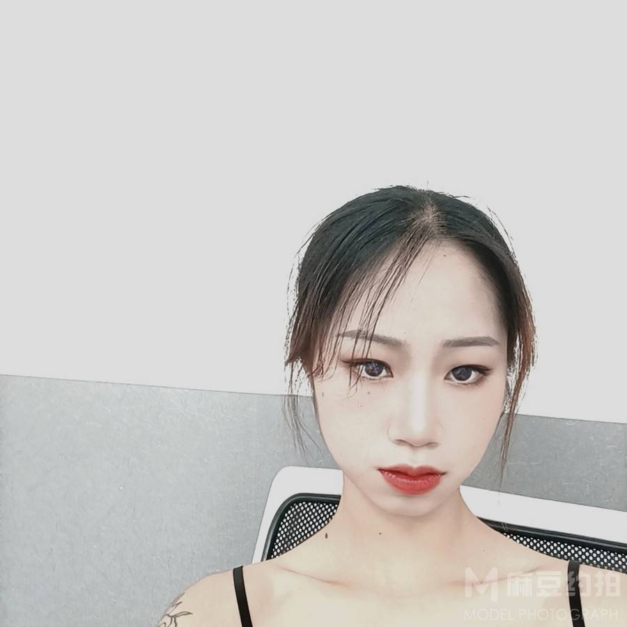 黑白模特
