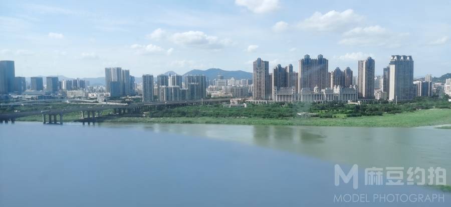 黑白模特