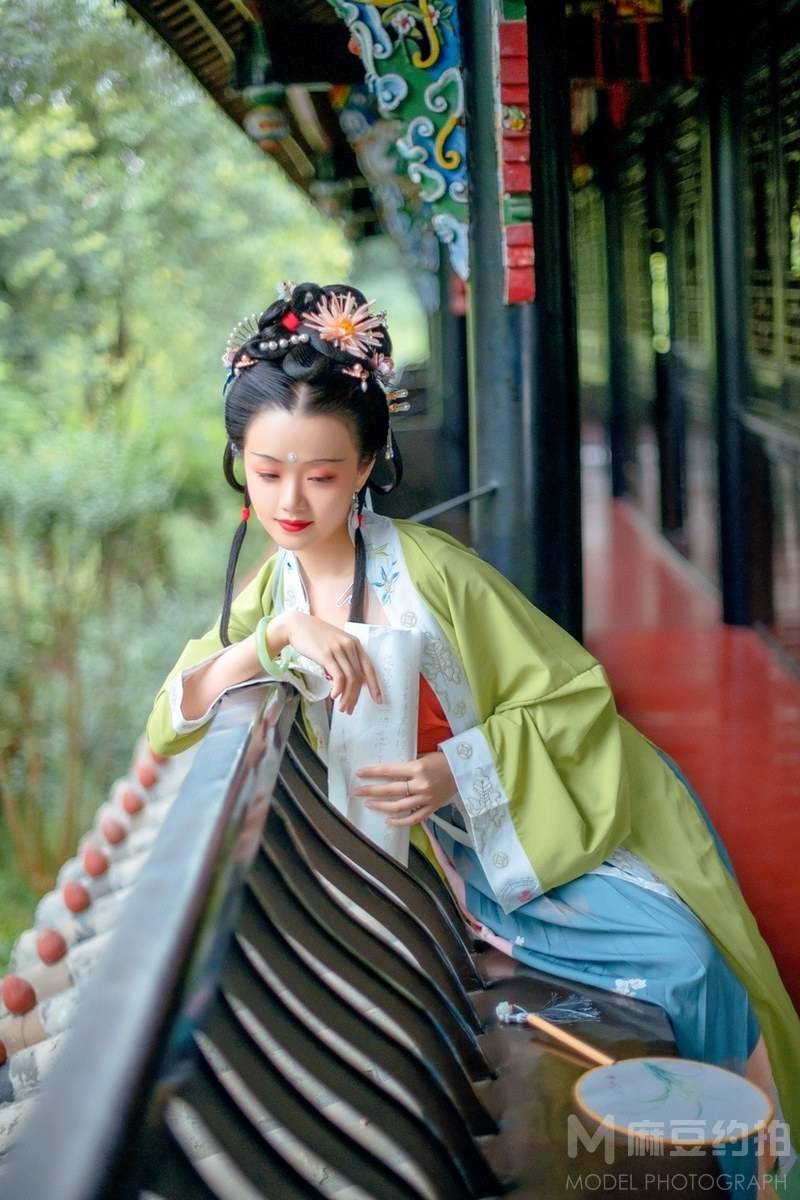 汉服模特
