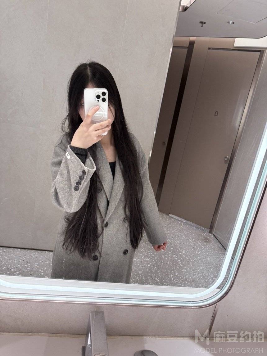 黑白模特