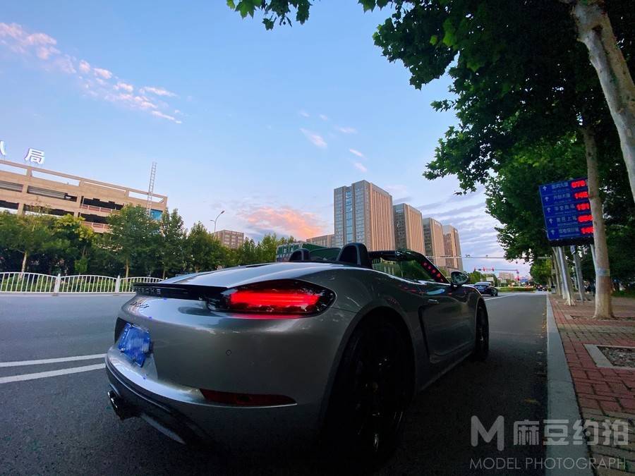 黑白模特