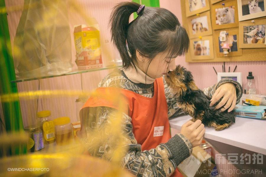 情绪模特
