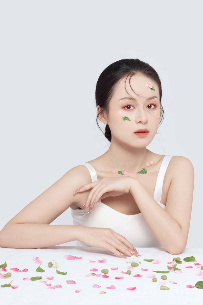 清新模特