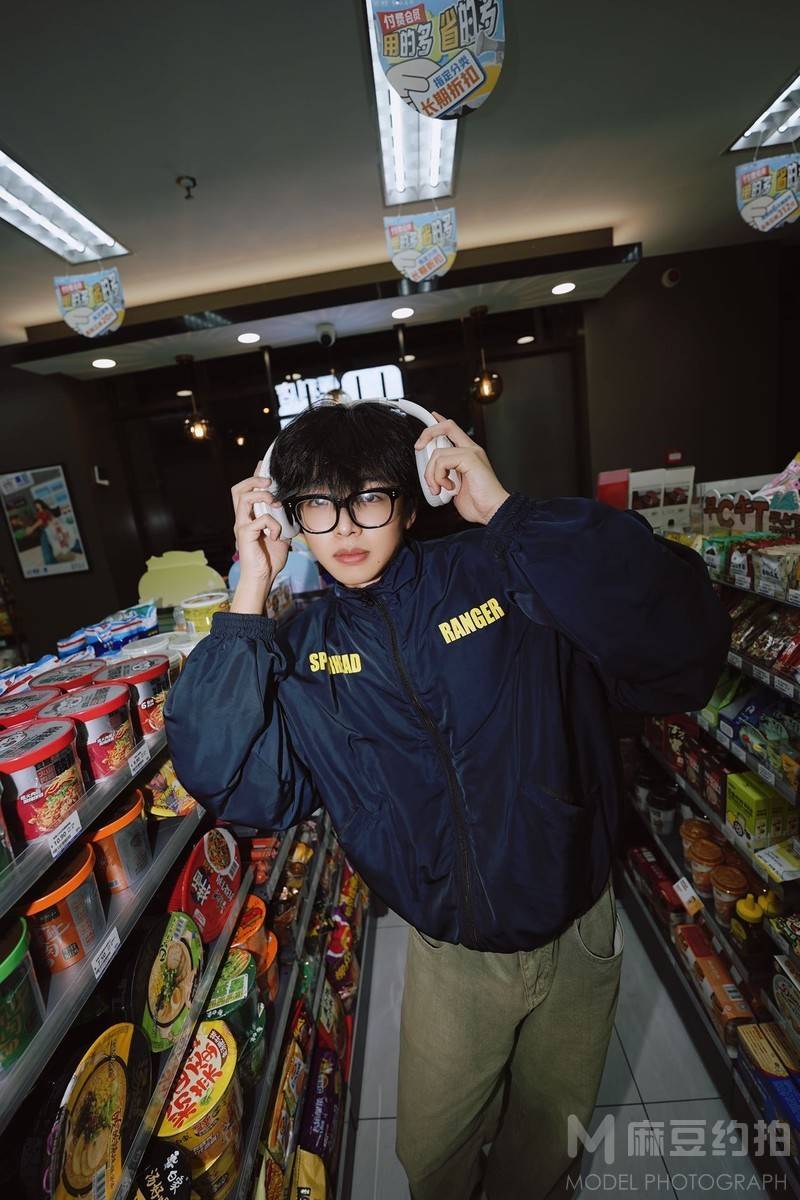 情绪模特