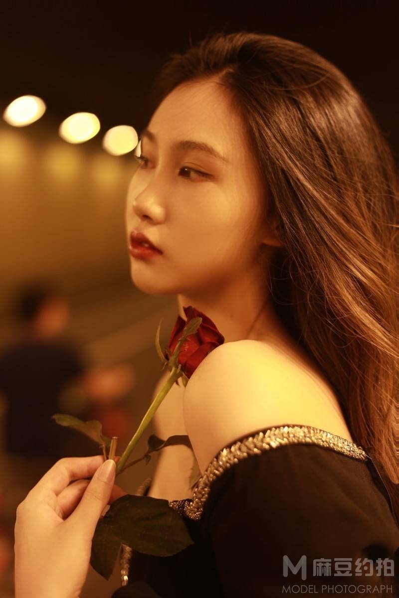 情绪模特