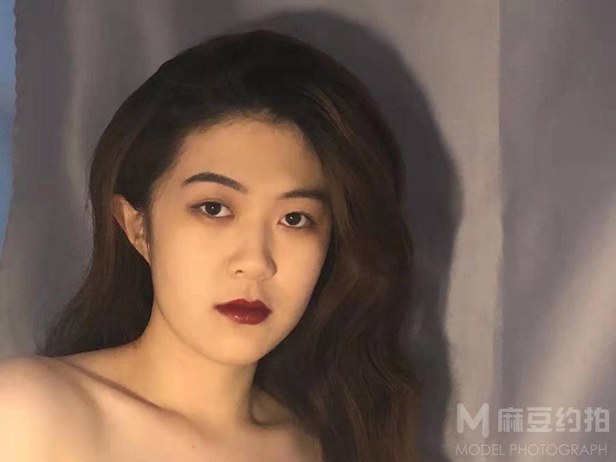 黑白模特