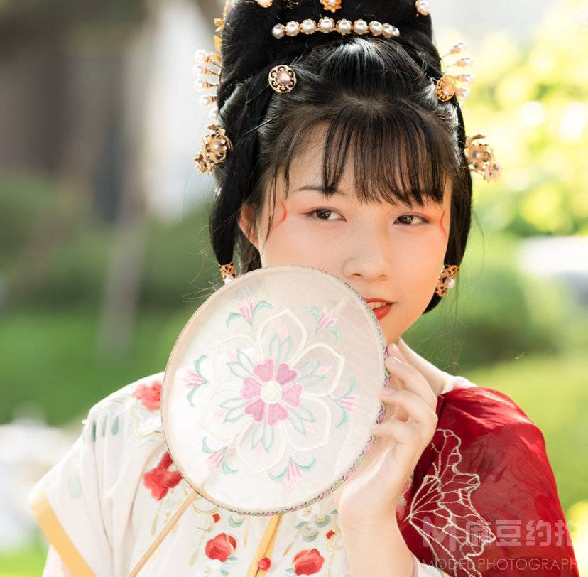 汉服模特