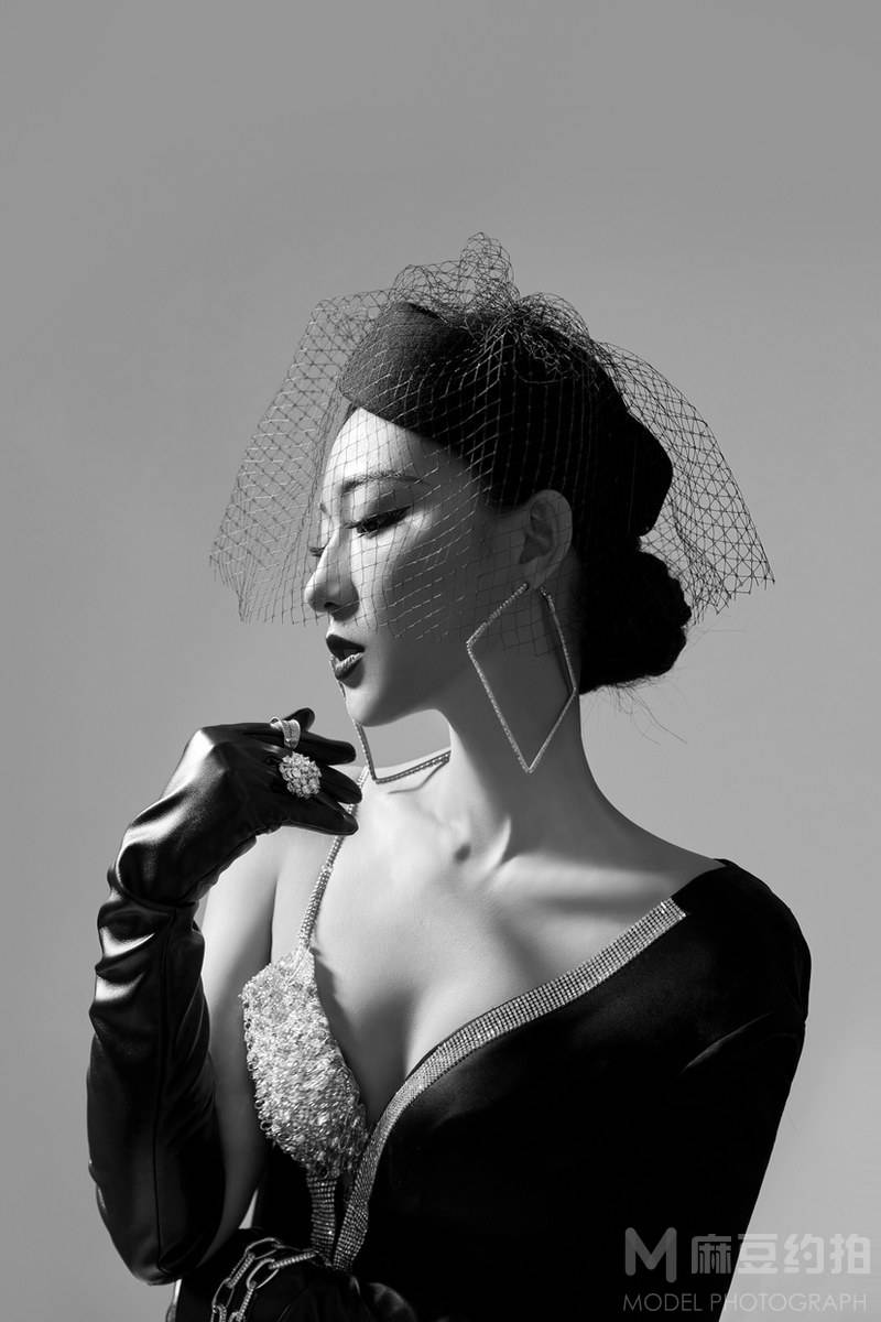 黑白模特