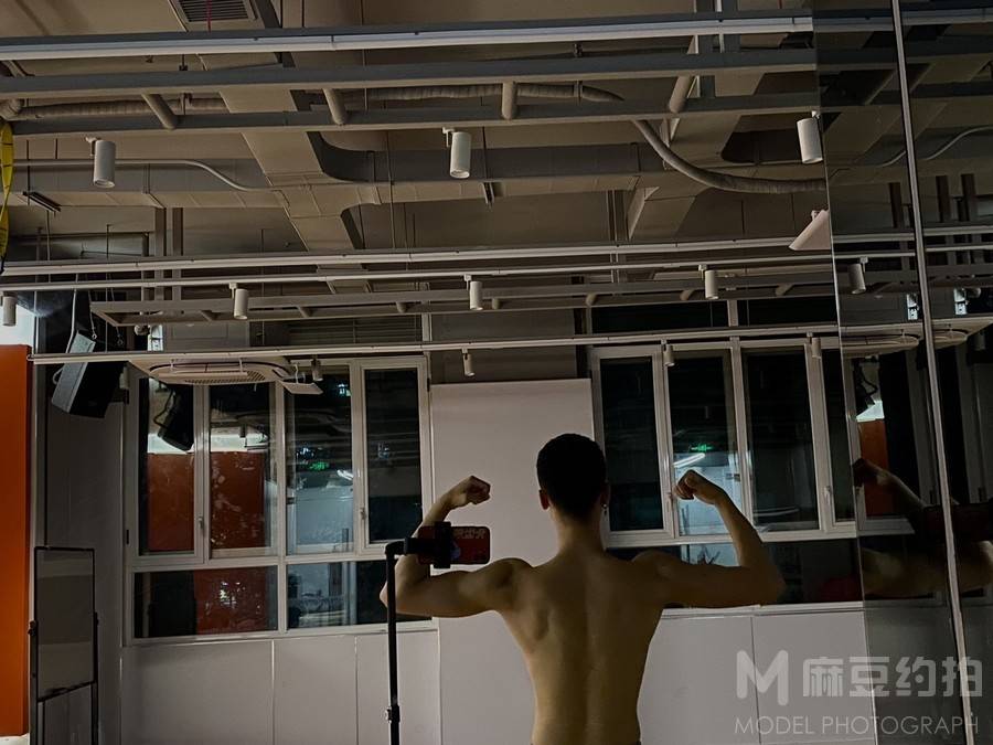 黑白模特