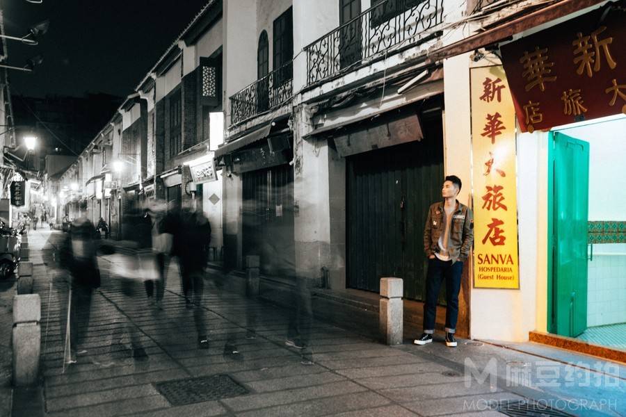 情绪模特