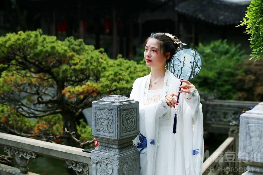 汉服模特