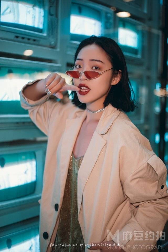 情绪模特