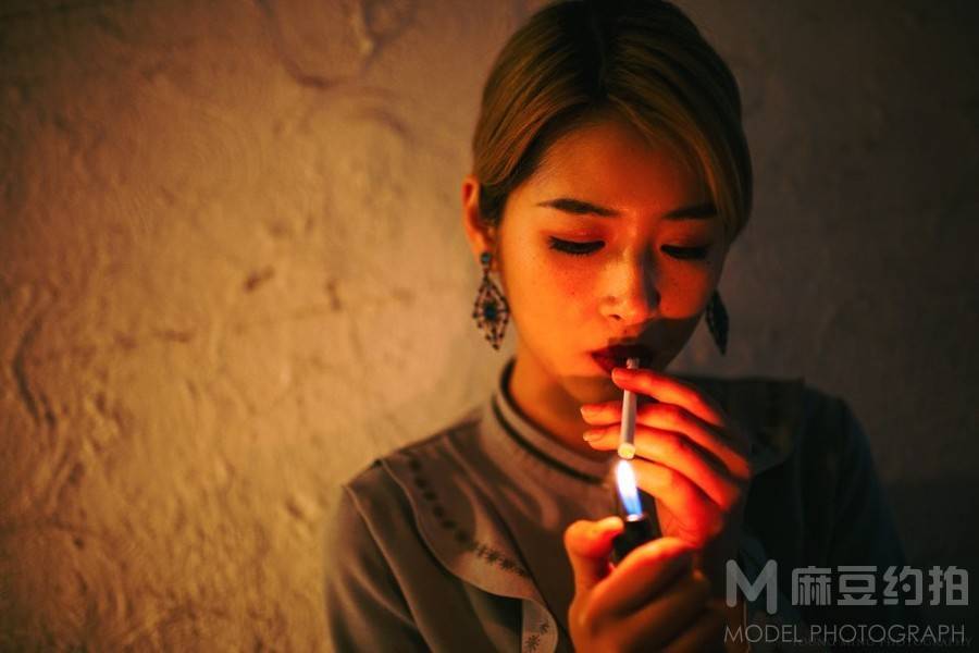 情绪模特