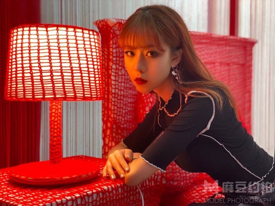 情绪模特