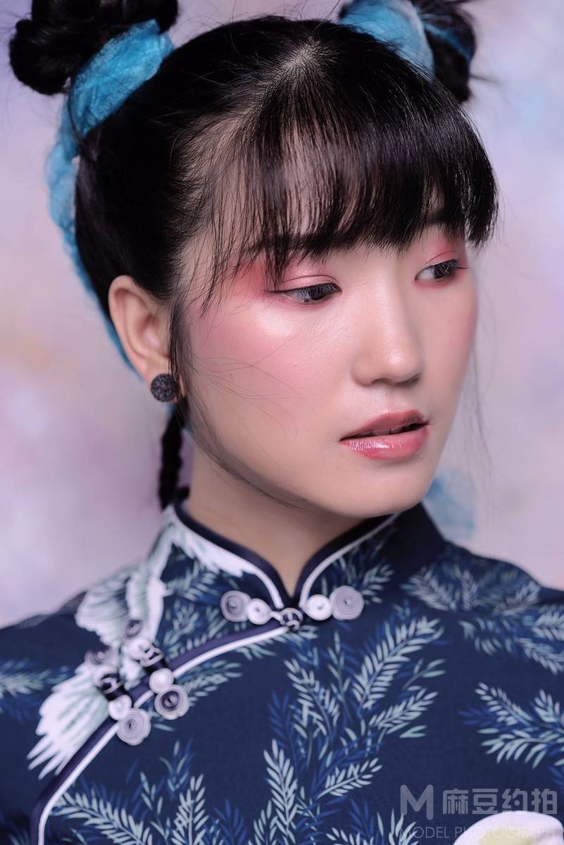 情绪模特