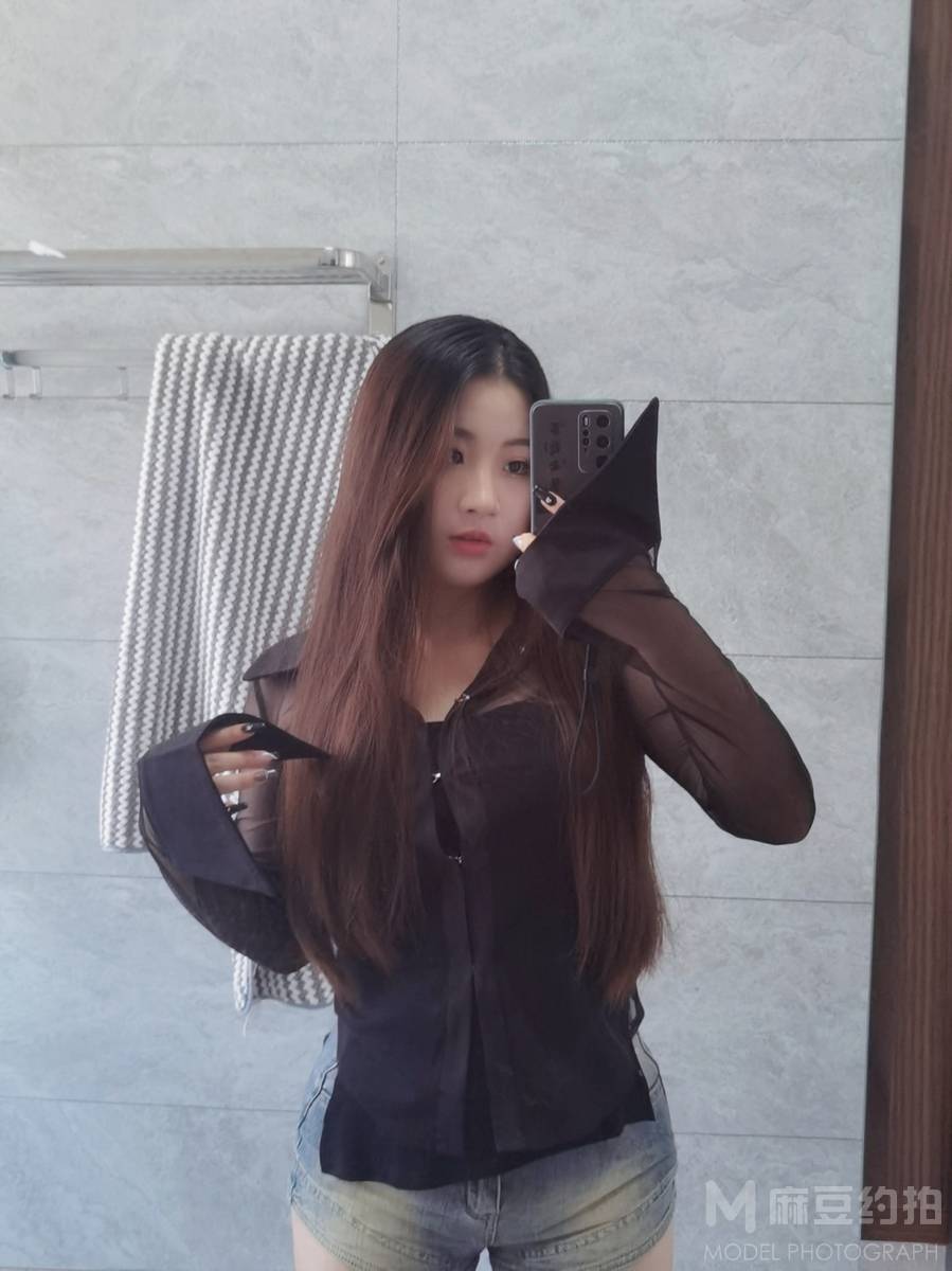 黑白模特