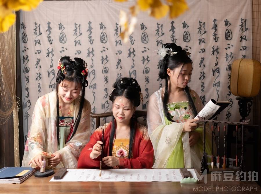 汉服模特