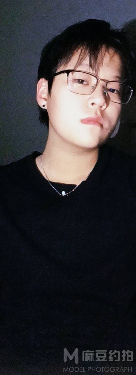 黑白模特