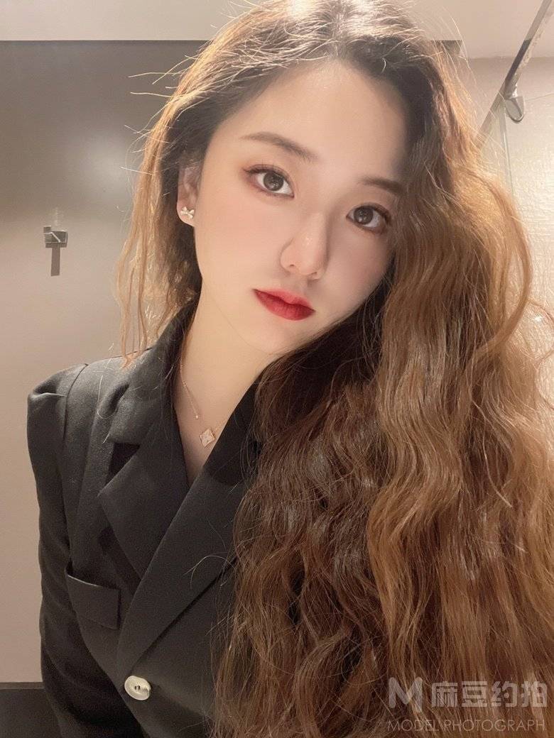 黑白模特