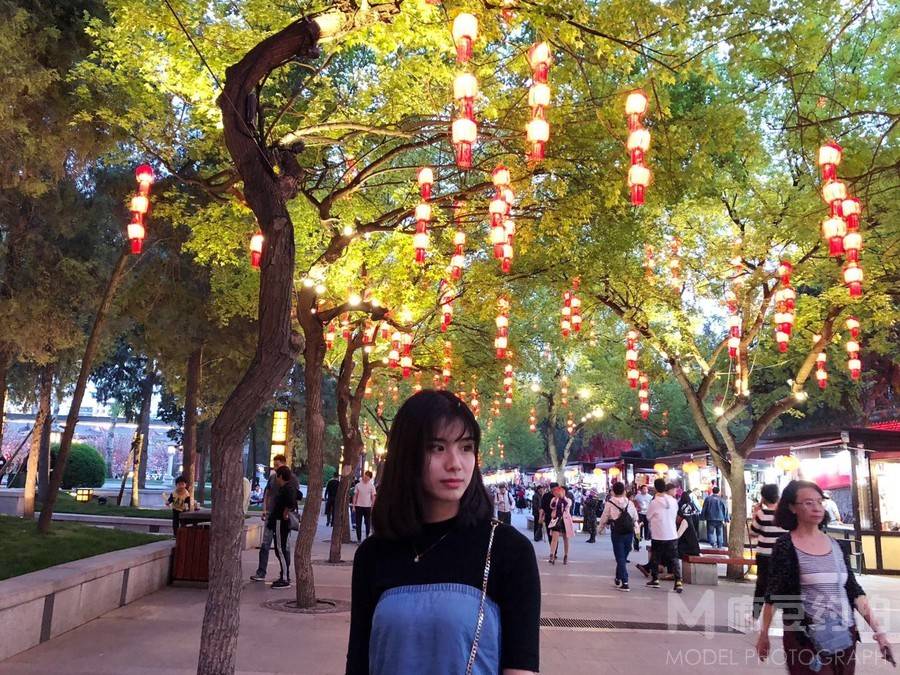 情绪模特