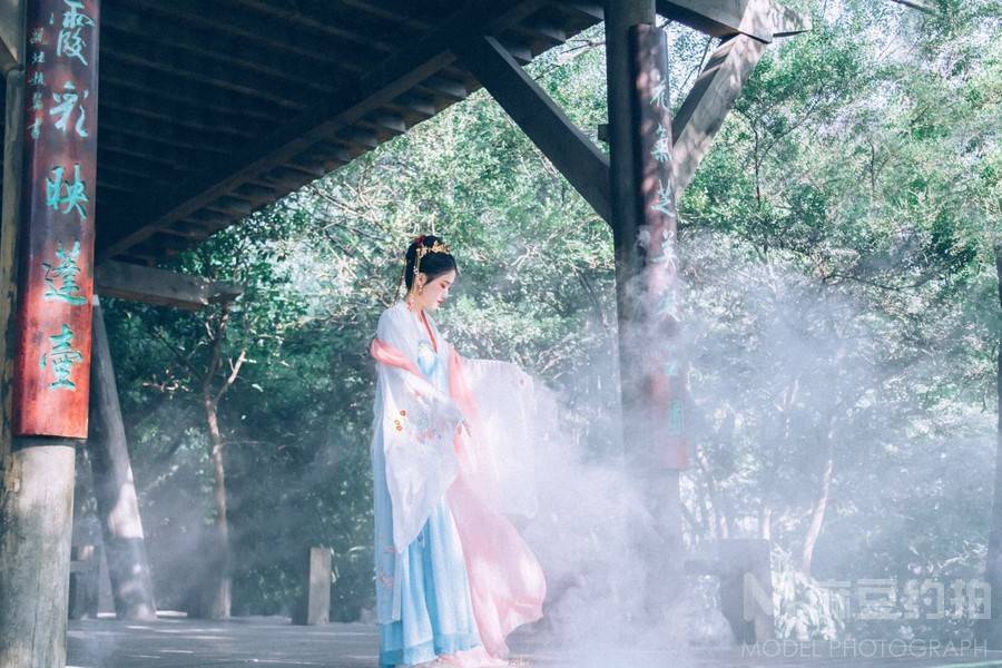汉服模特