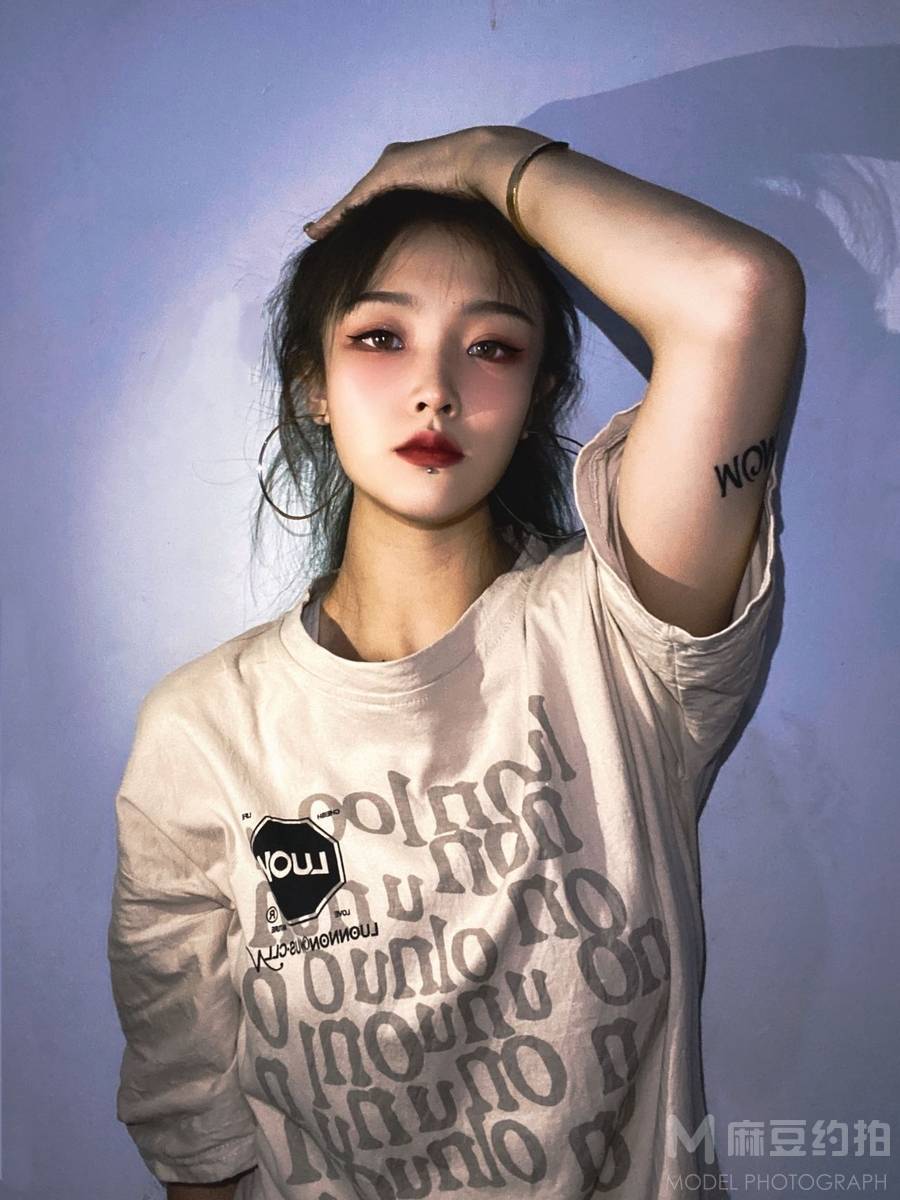 情绪模特
