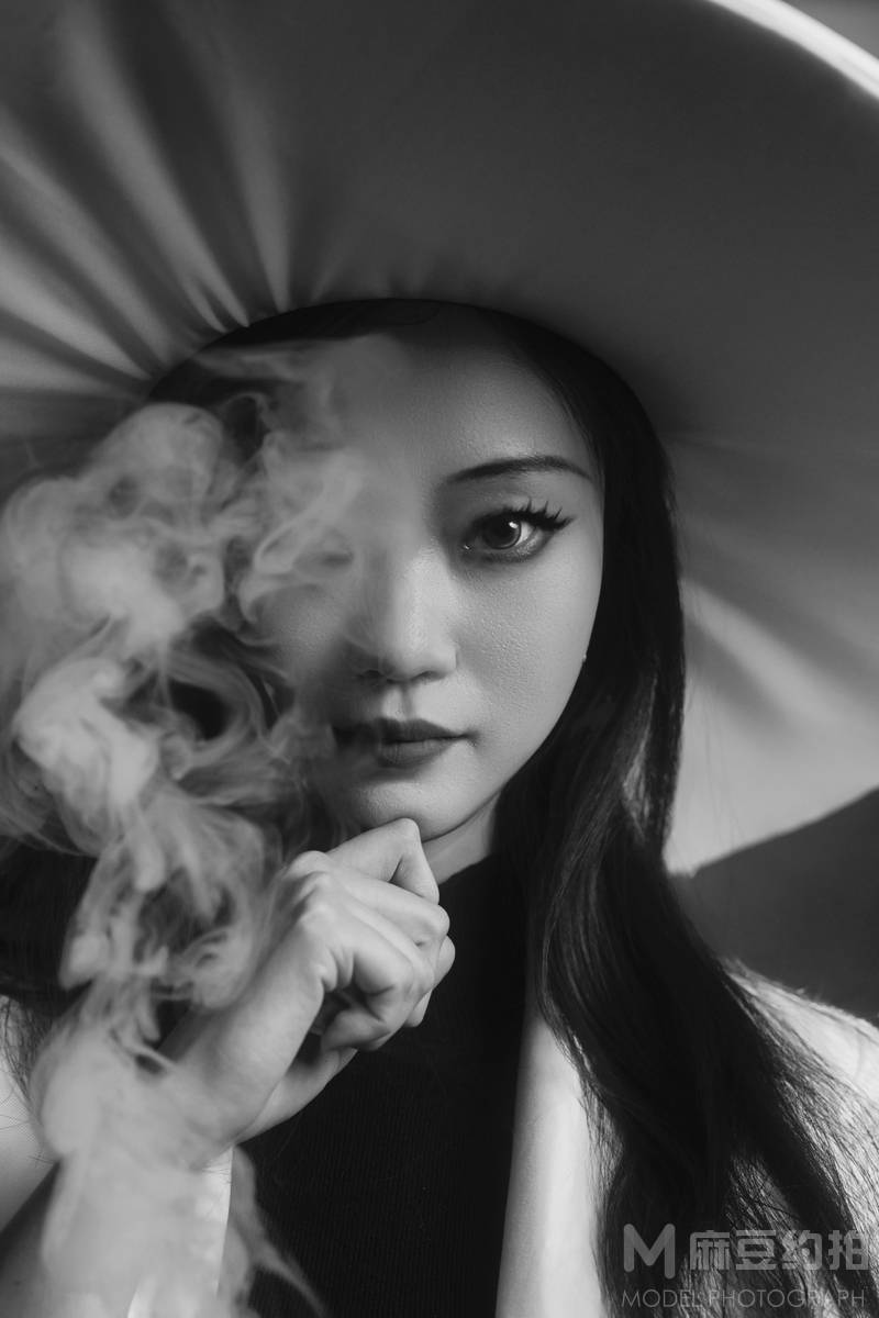 黑白模特