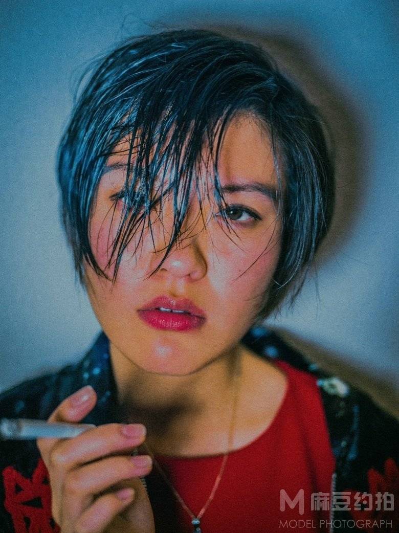 情绪模特
