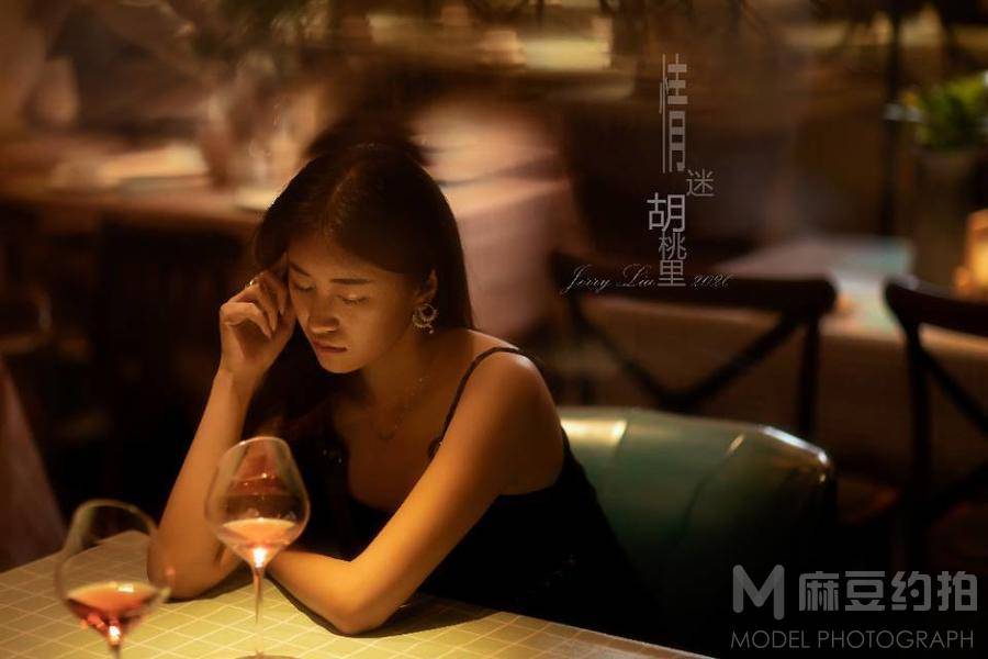 情绪模特