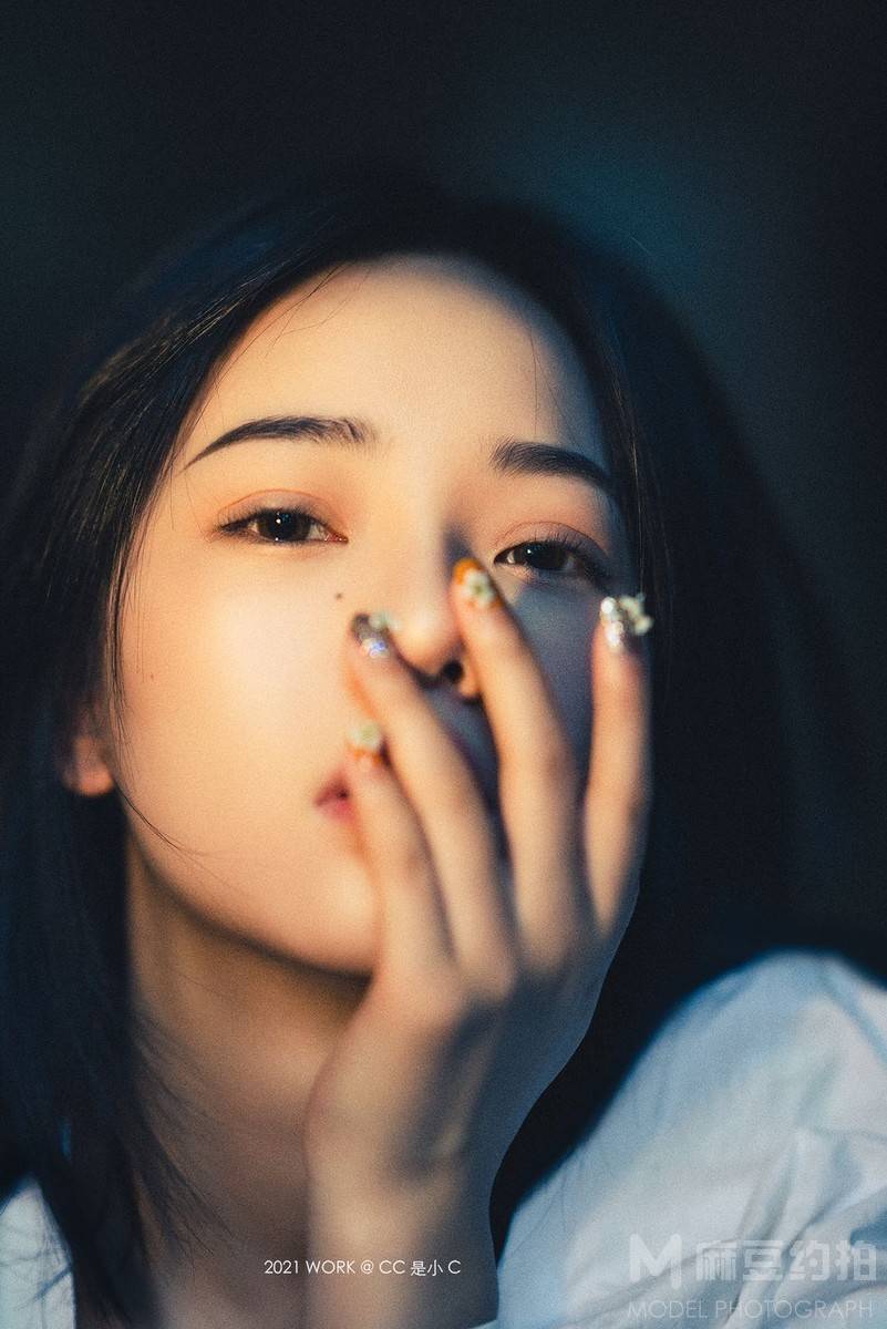 情绪模特