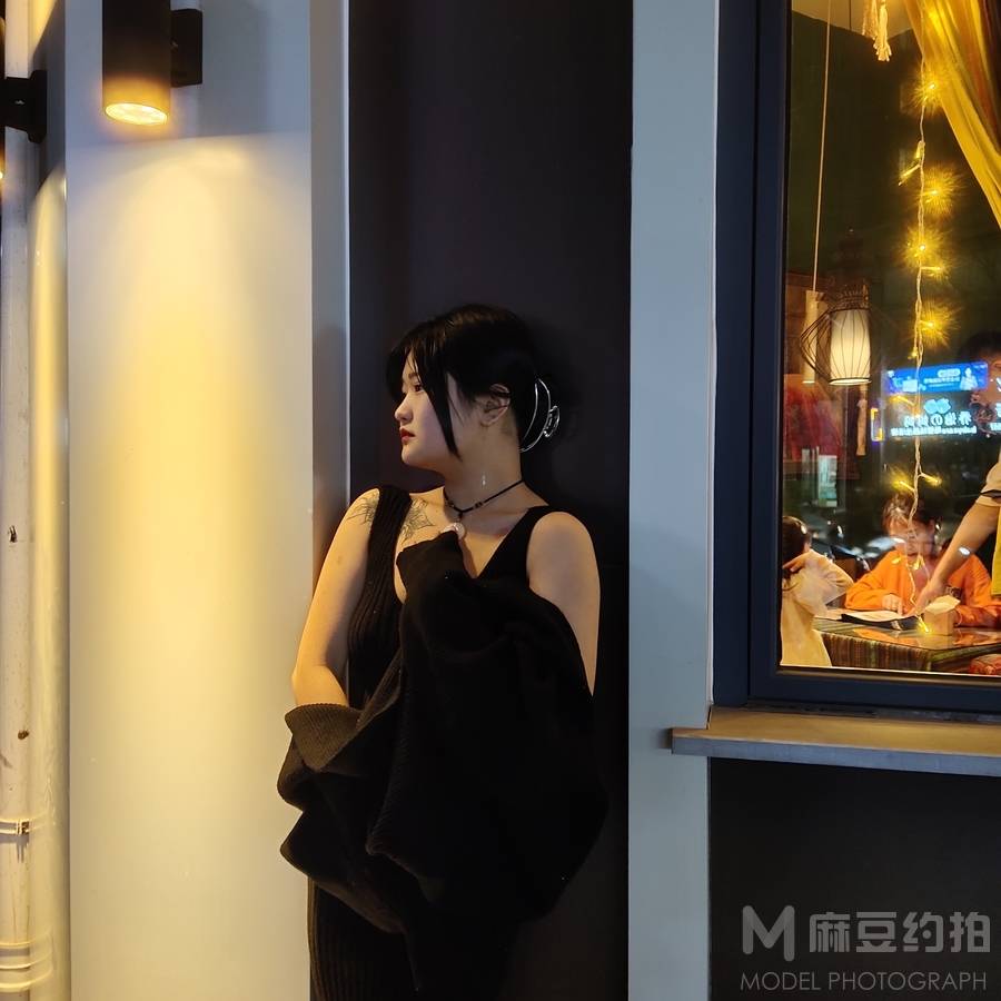 情绪模特