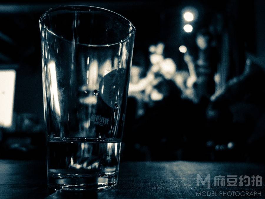 黑白模特