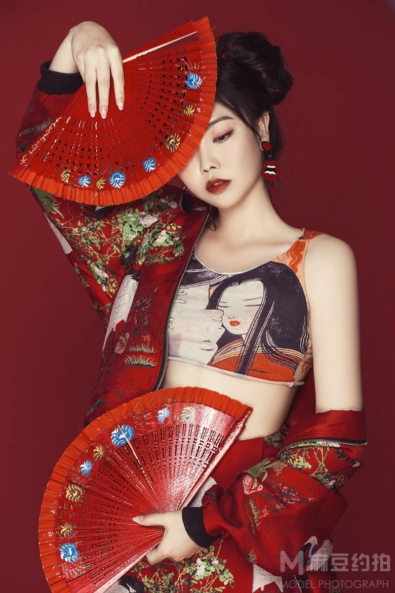 情绪模特