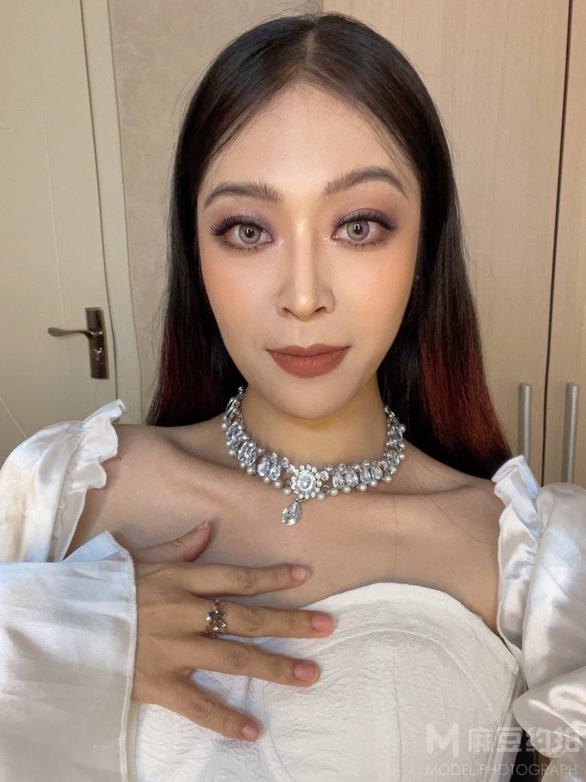 妆容模特