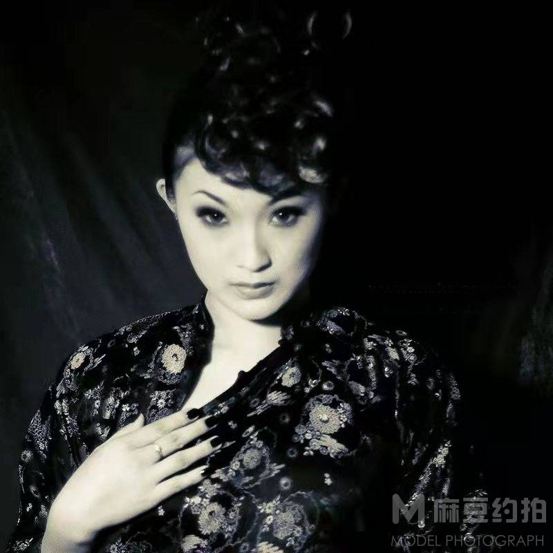 情绪模特