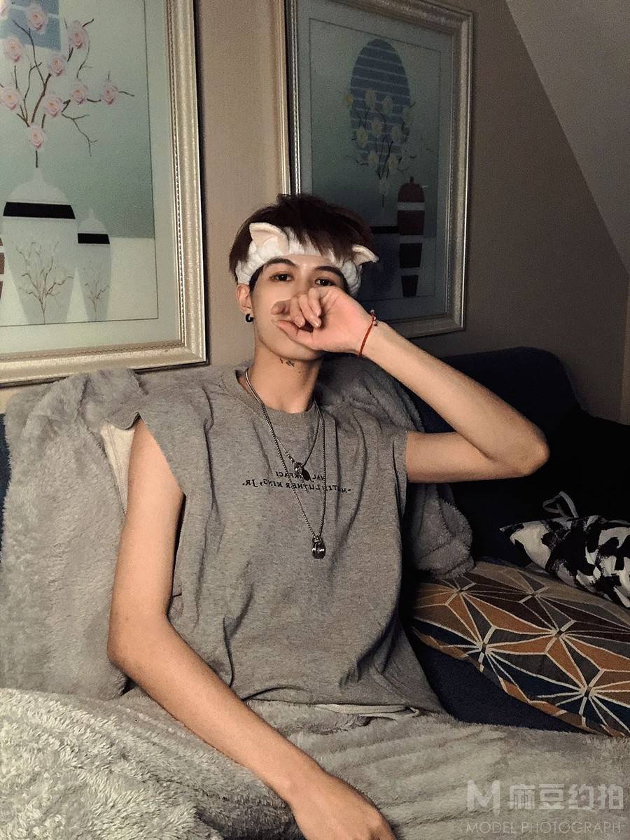 情绪模特