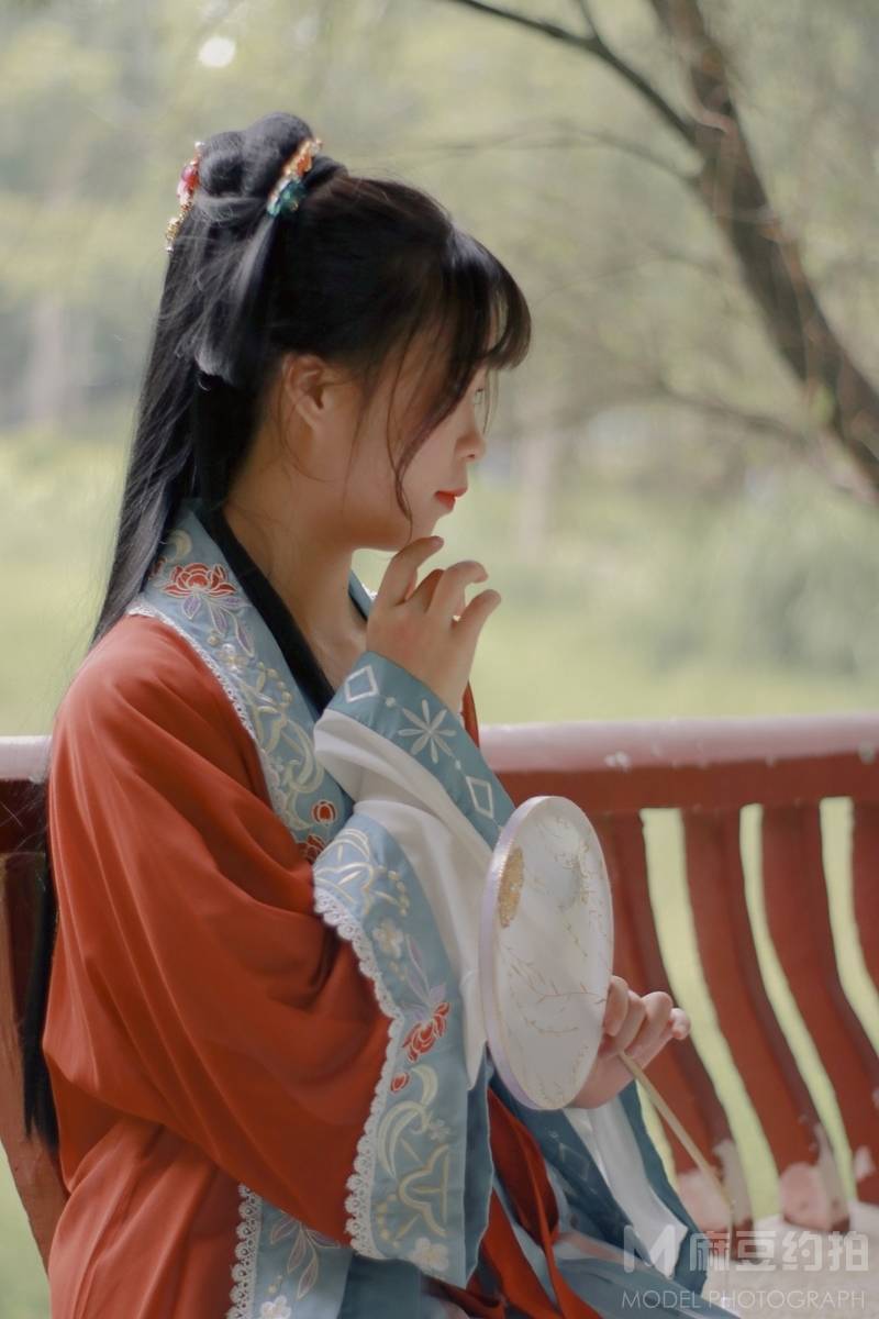 情绪模特