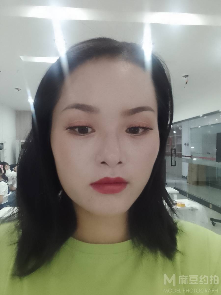 妆容模特