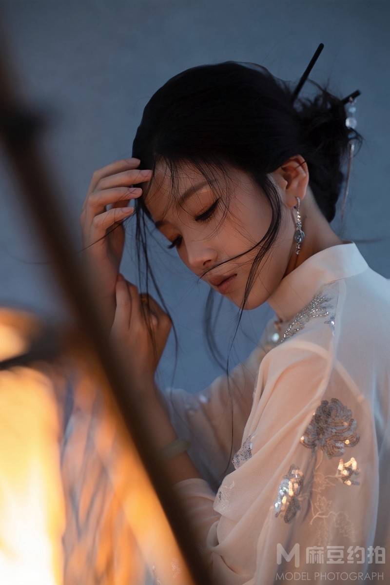情绪模特