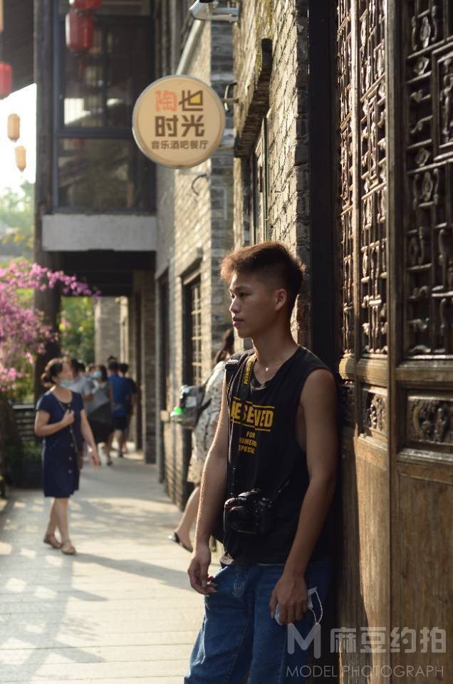 情绪模特