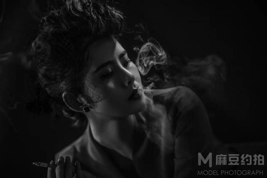 黑白模特