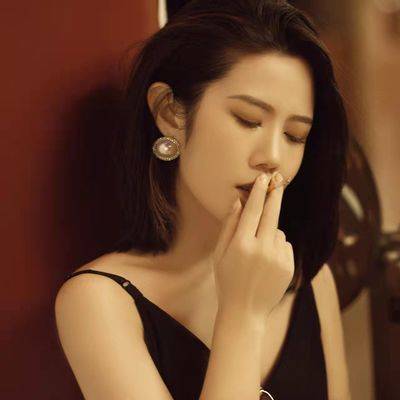 黑白模特