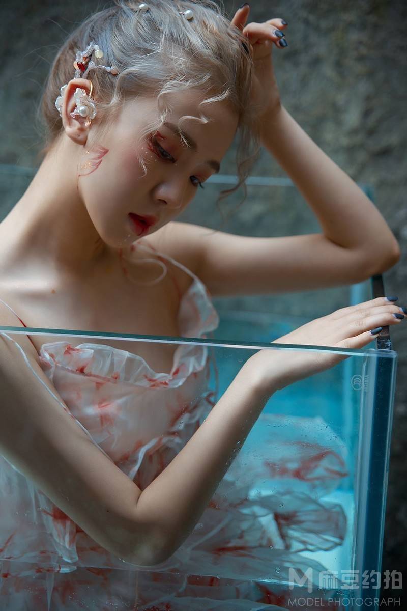 情绪模特