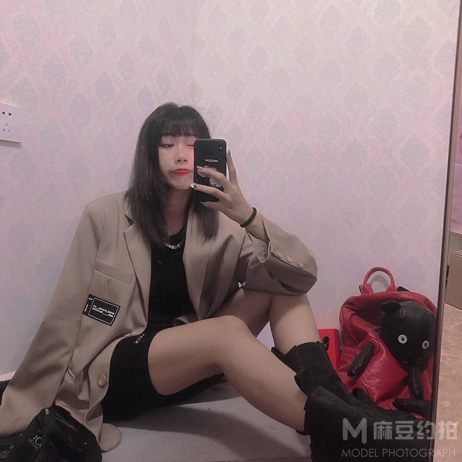 情绪模特