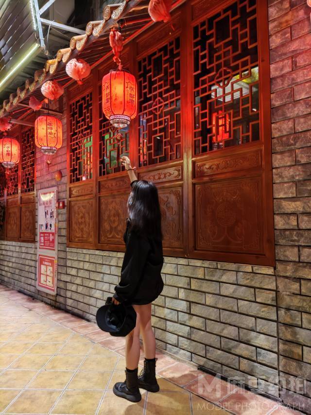 情绪模特